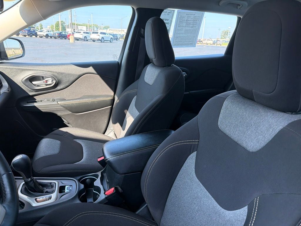 2016 Jeep Cherokee Sport