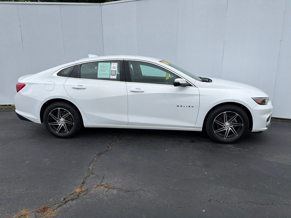 Used 2017 Chevrolet Malibu 1LT with VIN 1G1ZE5ST3HF209991 for sale in Effingham, IL