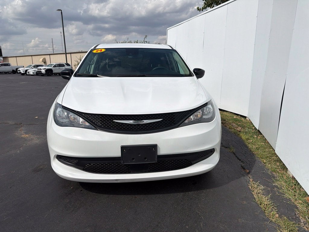 2024 Chrysler Voyager LX