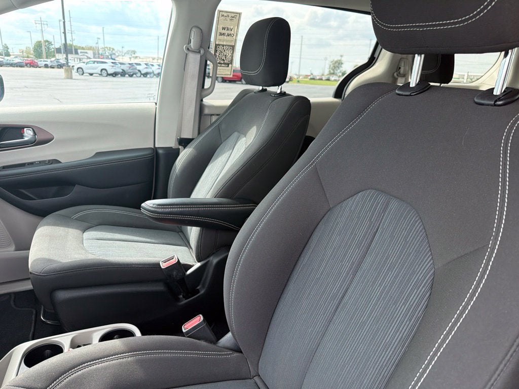 2024 Chrysler Voyager LX