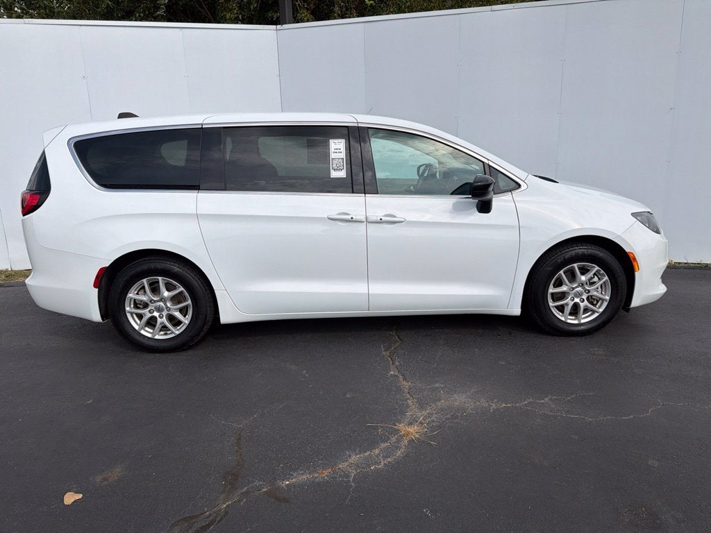2024 Chrysler Voyager LX