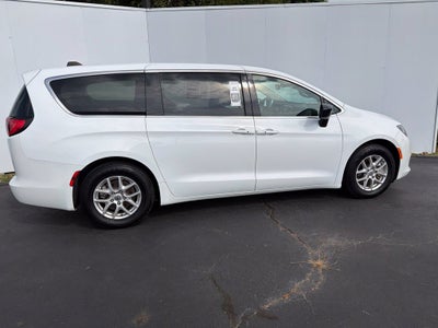 2024 Chrysler Voyager LX