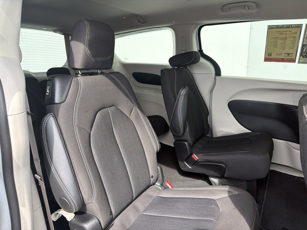 2024 Chrysler Voyager LX