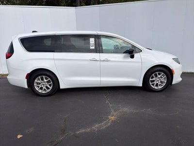 2024 Chrysler Voyager LX