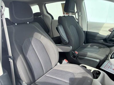 2024 Chrysler Voyager LX