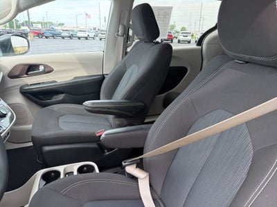 2024 Chrysler Voyager LX