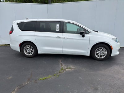 2024 Chrysler Voyager LX