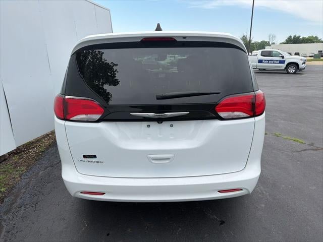 2024 Chrysler Voyager LX