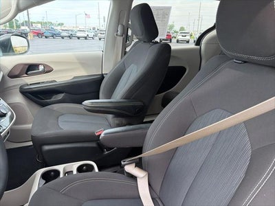 2024 Chrysler Voyager LX