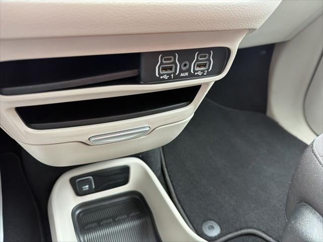 2024 Chrysler Voyager LX