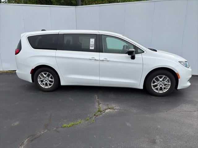 2024 Chrysler Voyager LX