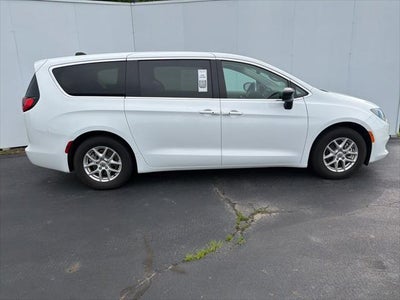 2024 Chrysler Voyager LX