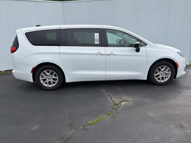 2024 Chrysler Voyager LX