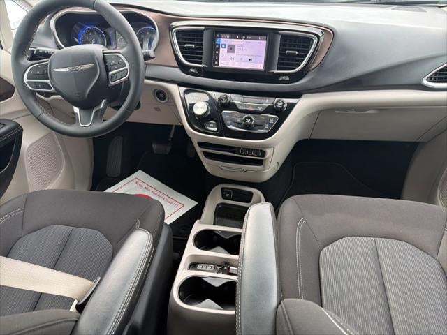 2024 Chrysler Voyager LX