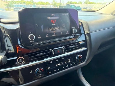 2023 Nissan Pathfinder SV