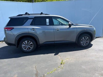 2023 Nissan Pathfinder SV