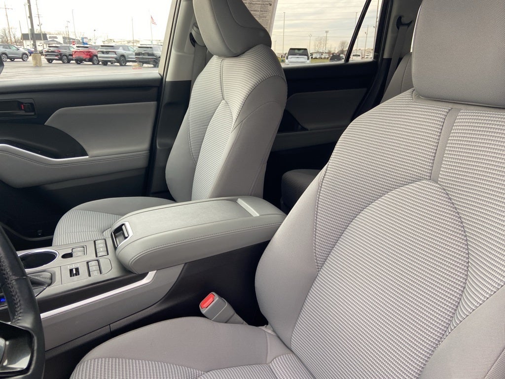 2020 Toyota Highlander LE