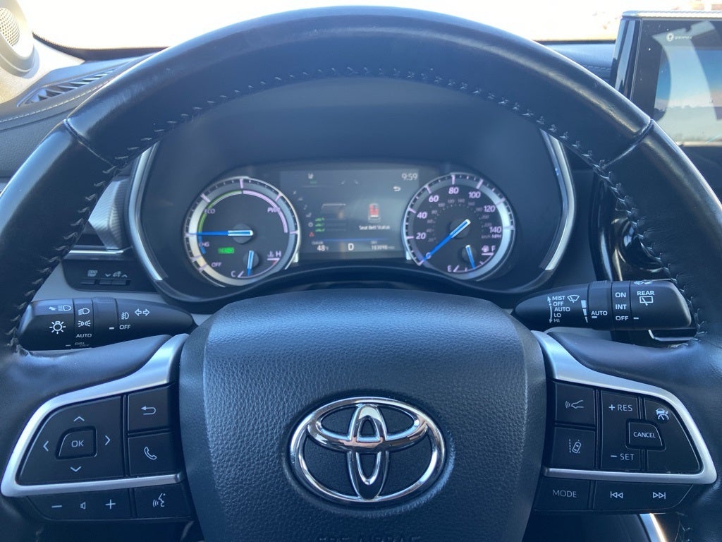 2022 Toyota Highlander Hybrid Platinum