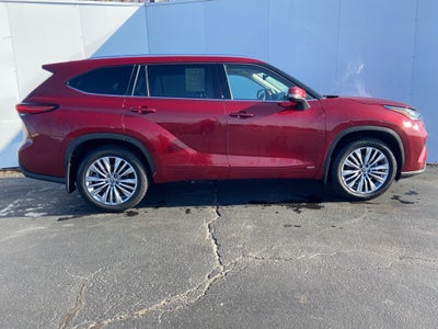 2022 Toyota Highlander Hybrid Platinum