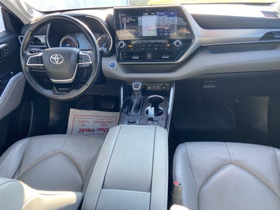2022 Toyota Highlander Hybrid Platinum
