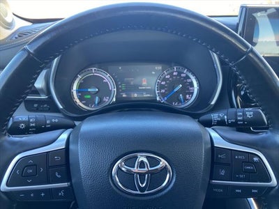 2022 Toyota Highlander Hybrid Platinum