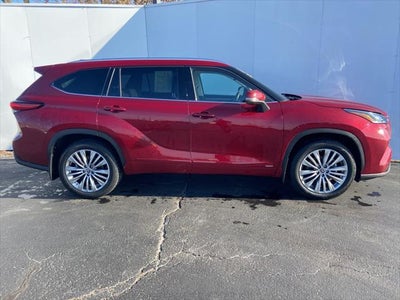 2022 Toyota Highlander Hybrid Platinum