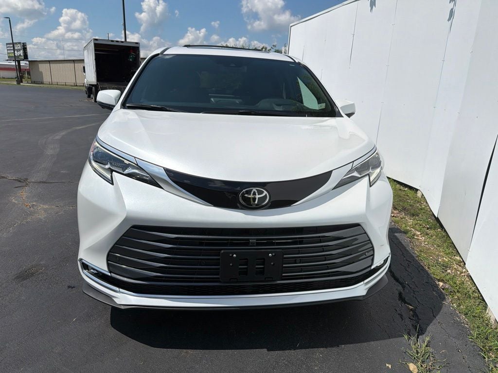 2026 Toyota Sienna Platinum 7 Passenger