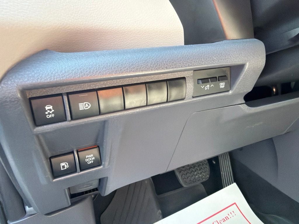 2022 Toyota Sienna LE 8 Passenger