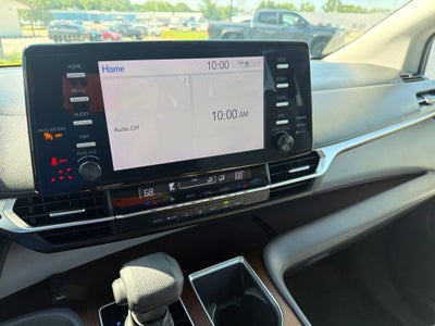 2022 Toyota Sienna LE 8 Passenger