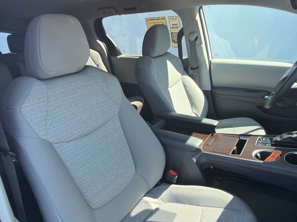 2022 Toyota Sienna LE 8 Passenger
