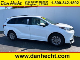 2022 Toyota Sienna LE 8 Passenger