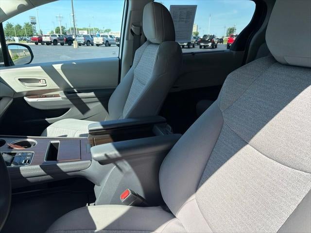 2022 Toyota Sienna LE 8 Passenger
