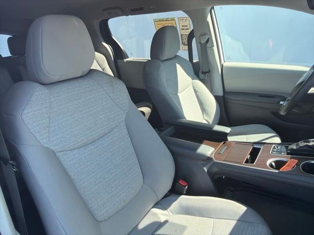2022 Toyota Sienna LE 8 Passenger