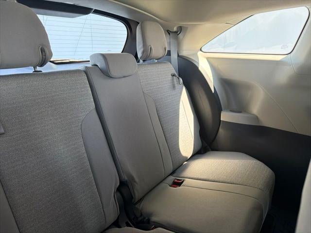 2022 Toyota Sienna LE 8 Passenger
