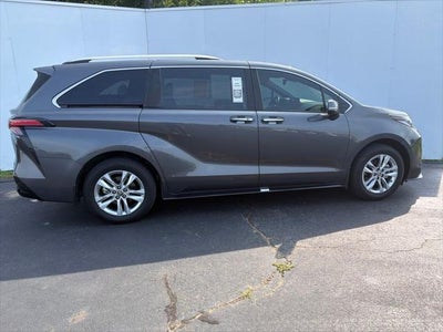 2025 Toyota Sienna Limited 7 Passenger