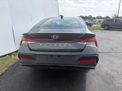 2024 Hyundai Elantra SE